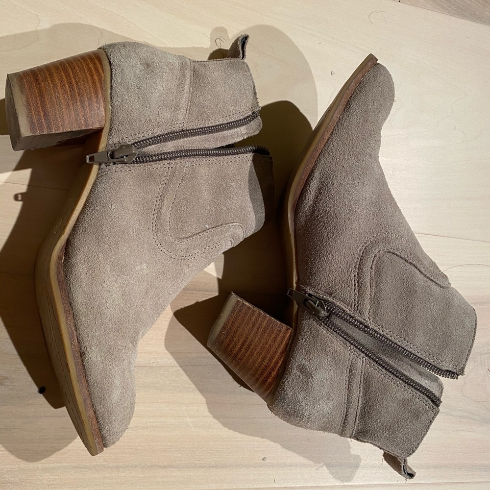DV by Dolce Vita bootie size 6